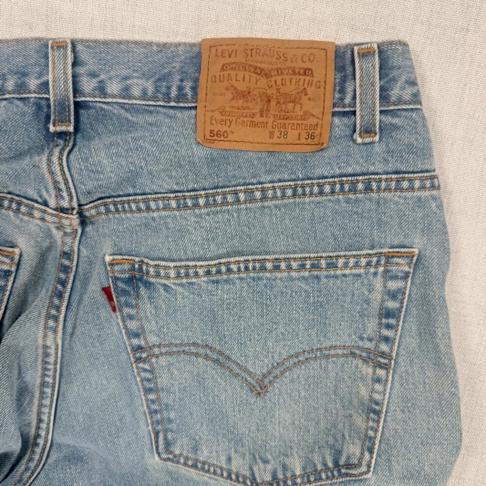 Vintage Levi's 560 Loose Fit Tapered Leg Jeans Light Wash Cotton Denim W38xL36 - Picture 5 of 11